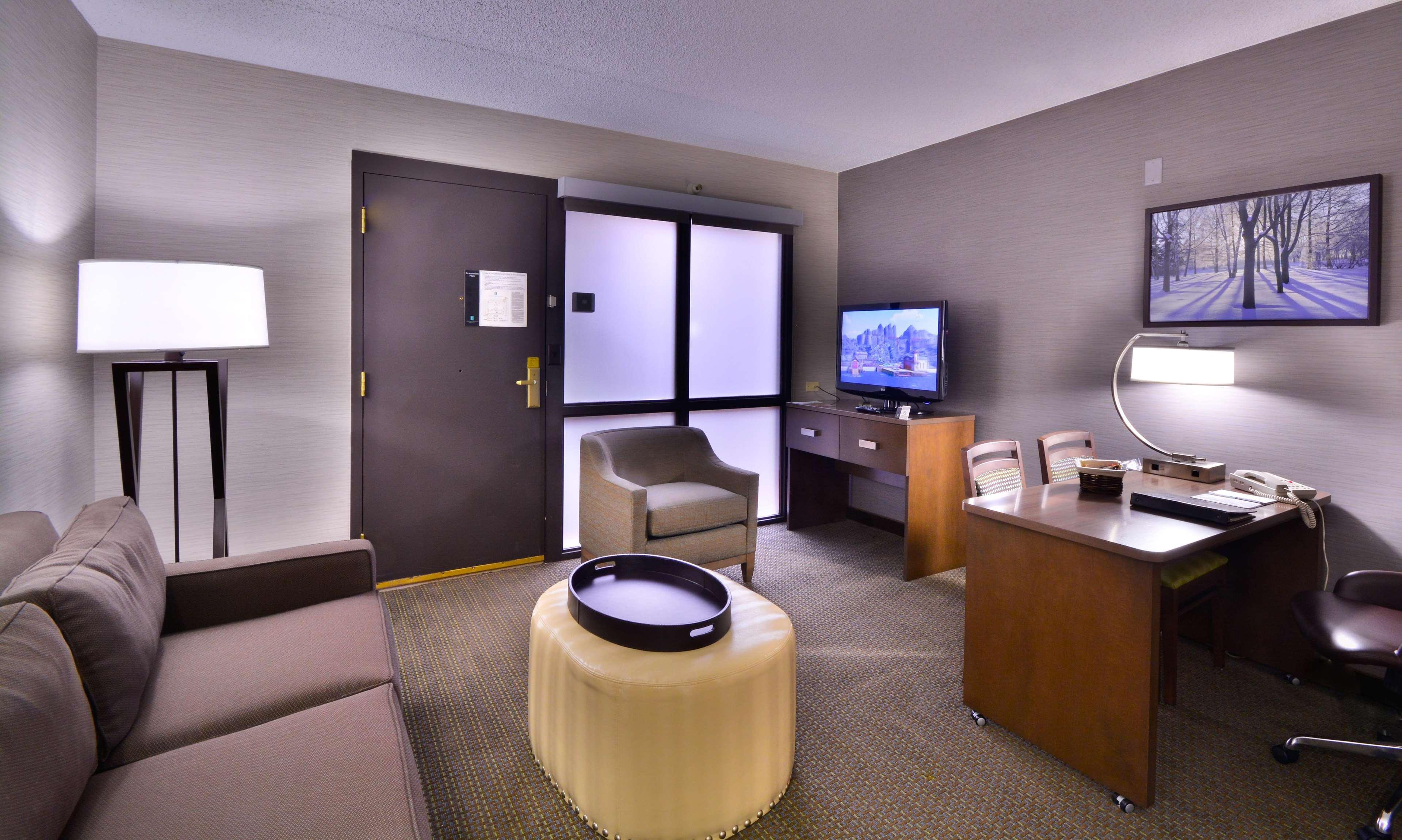 Embassy Suites By Hilton Denver Central Park 部屋 写真