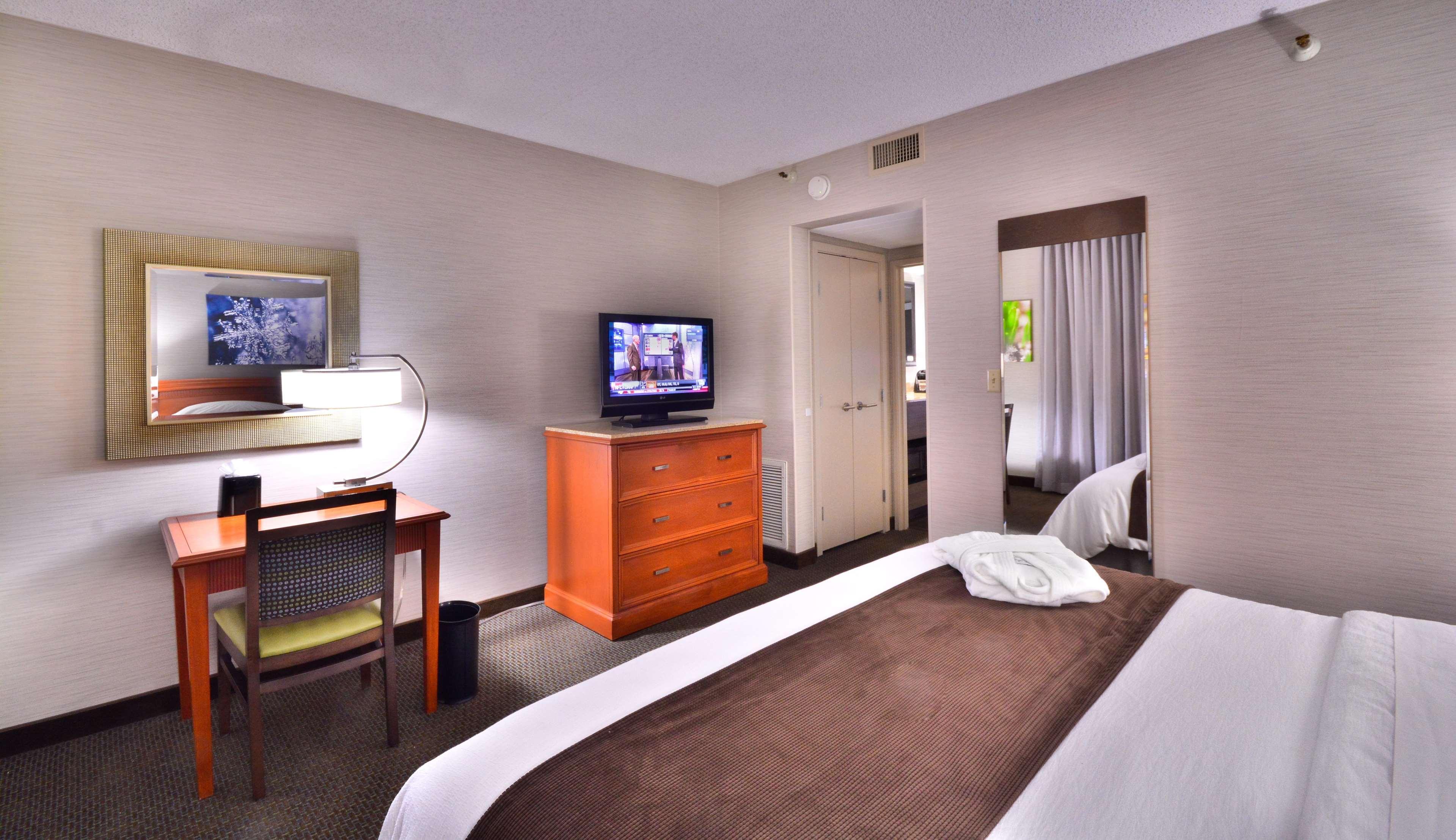Embassy Suites By Hilton Denver Central Park 部屋 写真