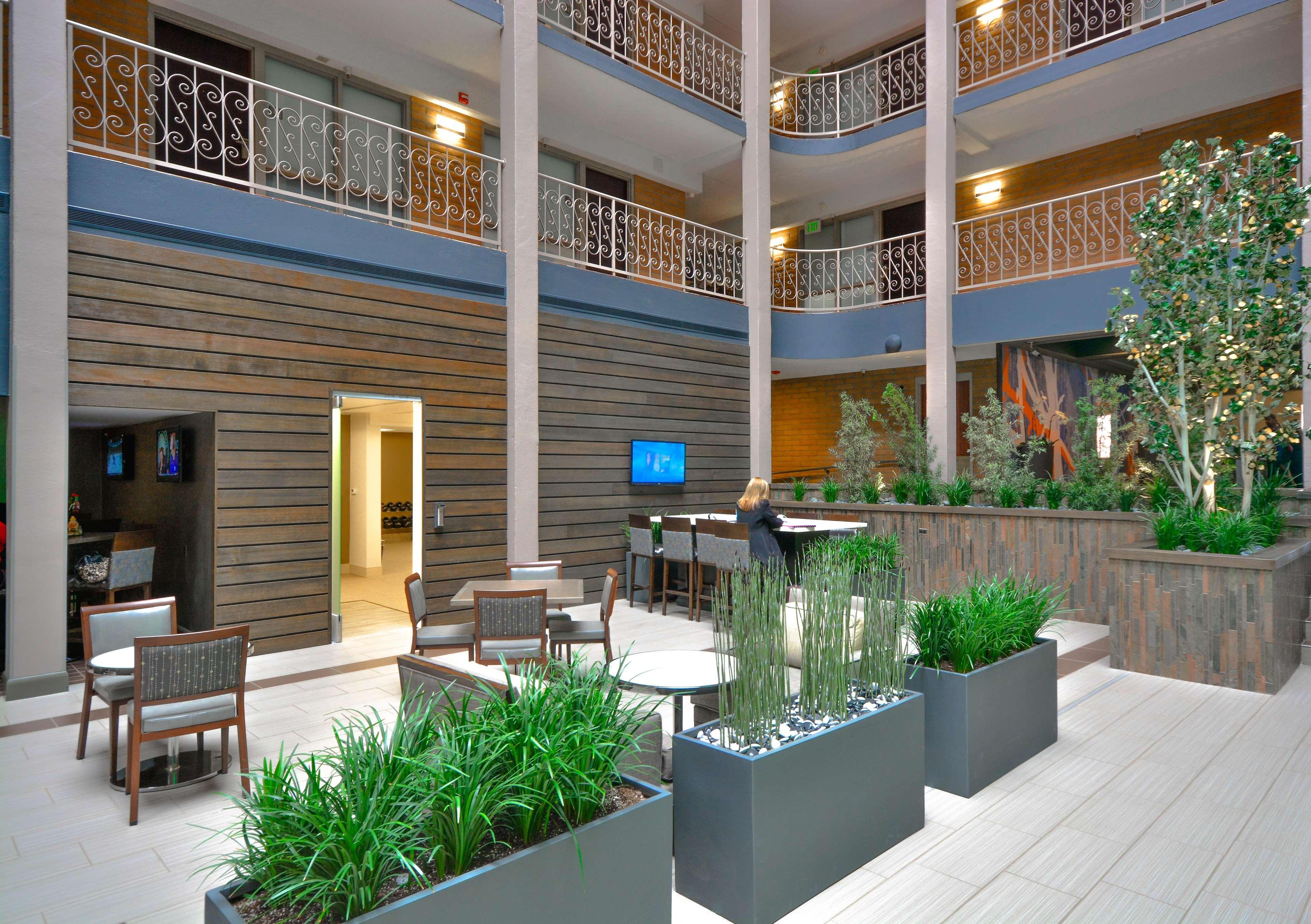 Embassy Suites By Hilton Denver Central Park インテリア 写真