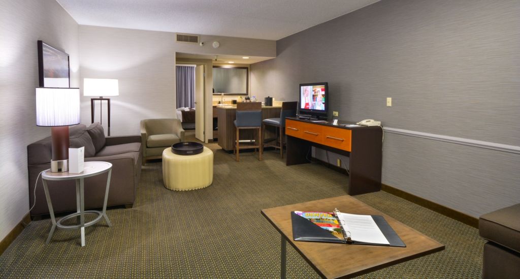 Embassy Suites By Hilton Denver Central Park 部屋 写真