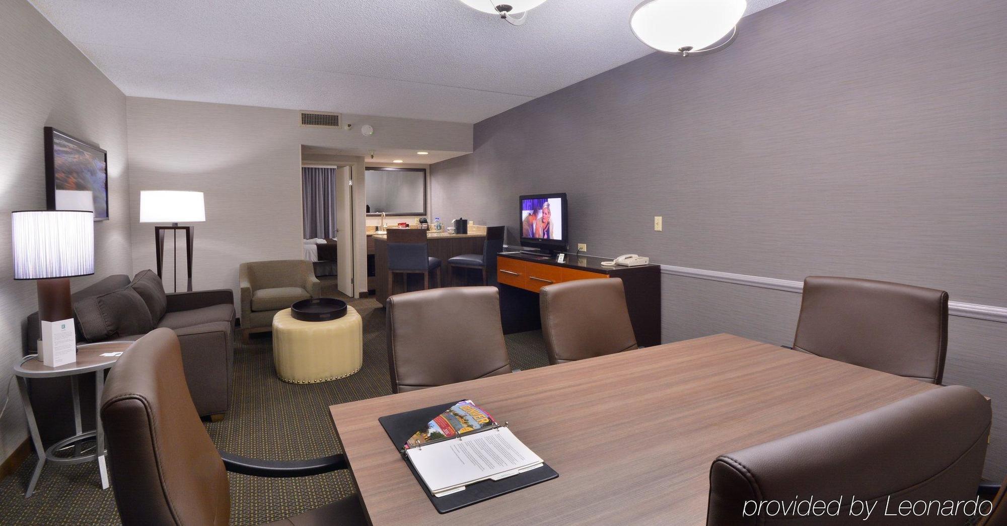 Embassy Suites By Hilton Denver Central Park 部屋 写真