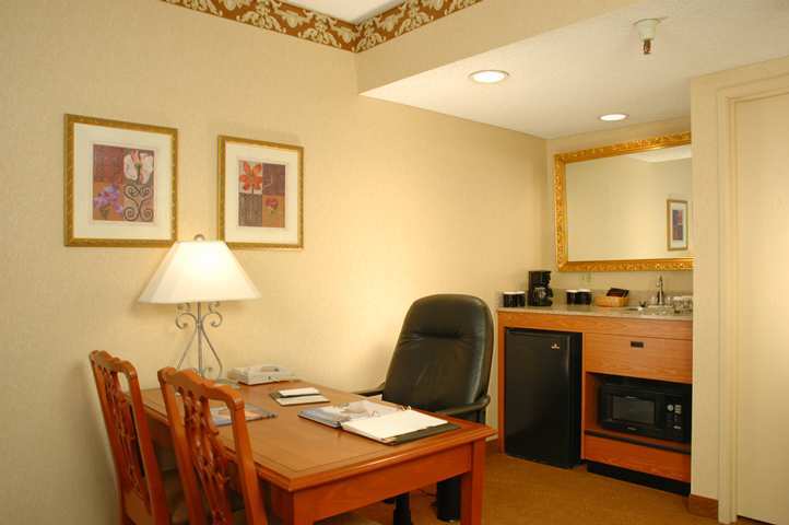 Embassy Suites By Hilton Denver Central Park エクステリア 写真