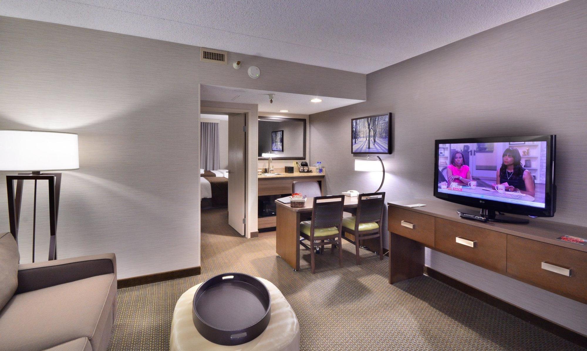 Embassy Suites By Hilton Denver Central Park 部屋 写真