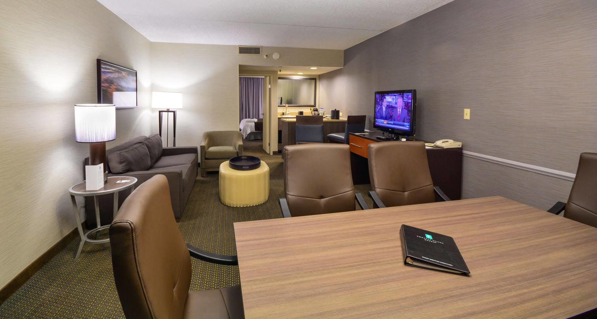 Embassy Suites By Hilton Denver Central Park 部屋 写真
